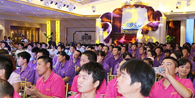 300多名高級技術(shù)工人